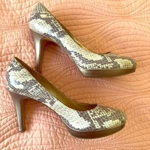 Circa Joan and David Snakeskin print  heels 👠